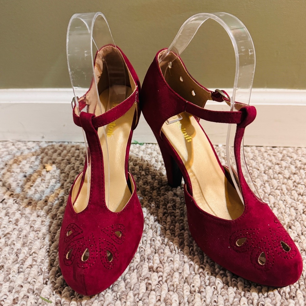 NWOB! Gorgeous Retro Modcloth Burgundy T-Strap Heels!